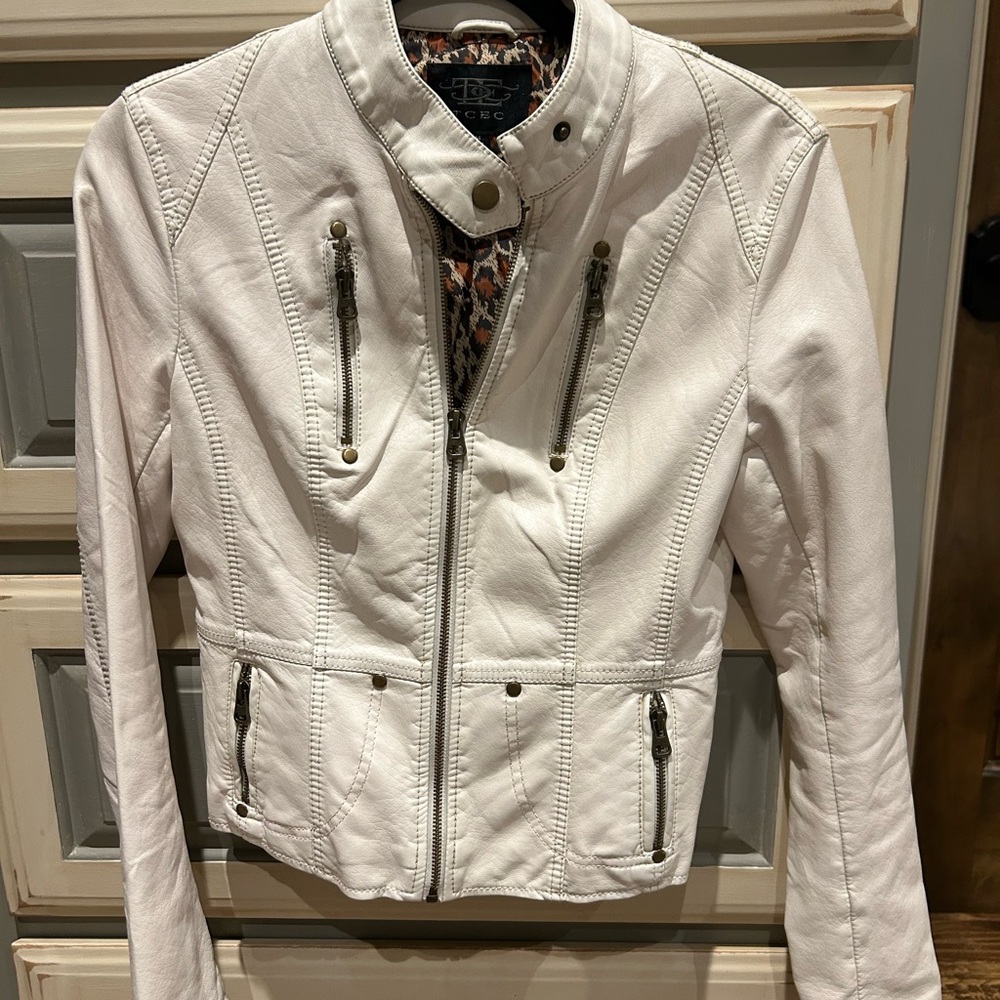 TCEC White Vegan Faux Leather Jacket with Zipper Accents